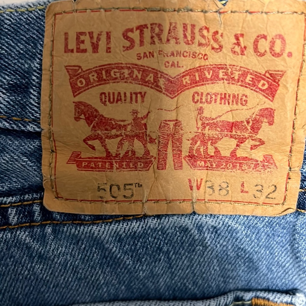 Mens Levi jeans. 505. 38x32
